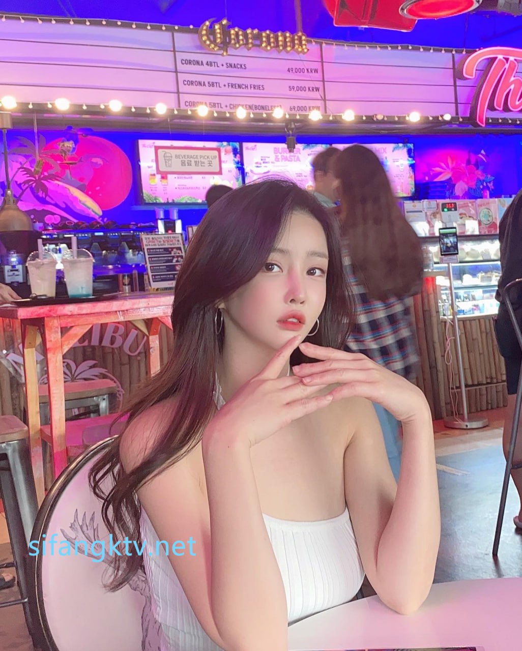 【2023-08-04】Video of virginity being stolen on a yacht.m4v